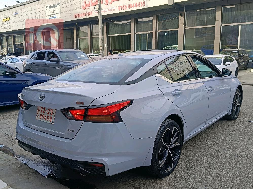 نيسان ألتيما